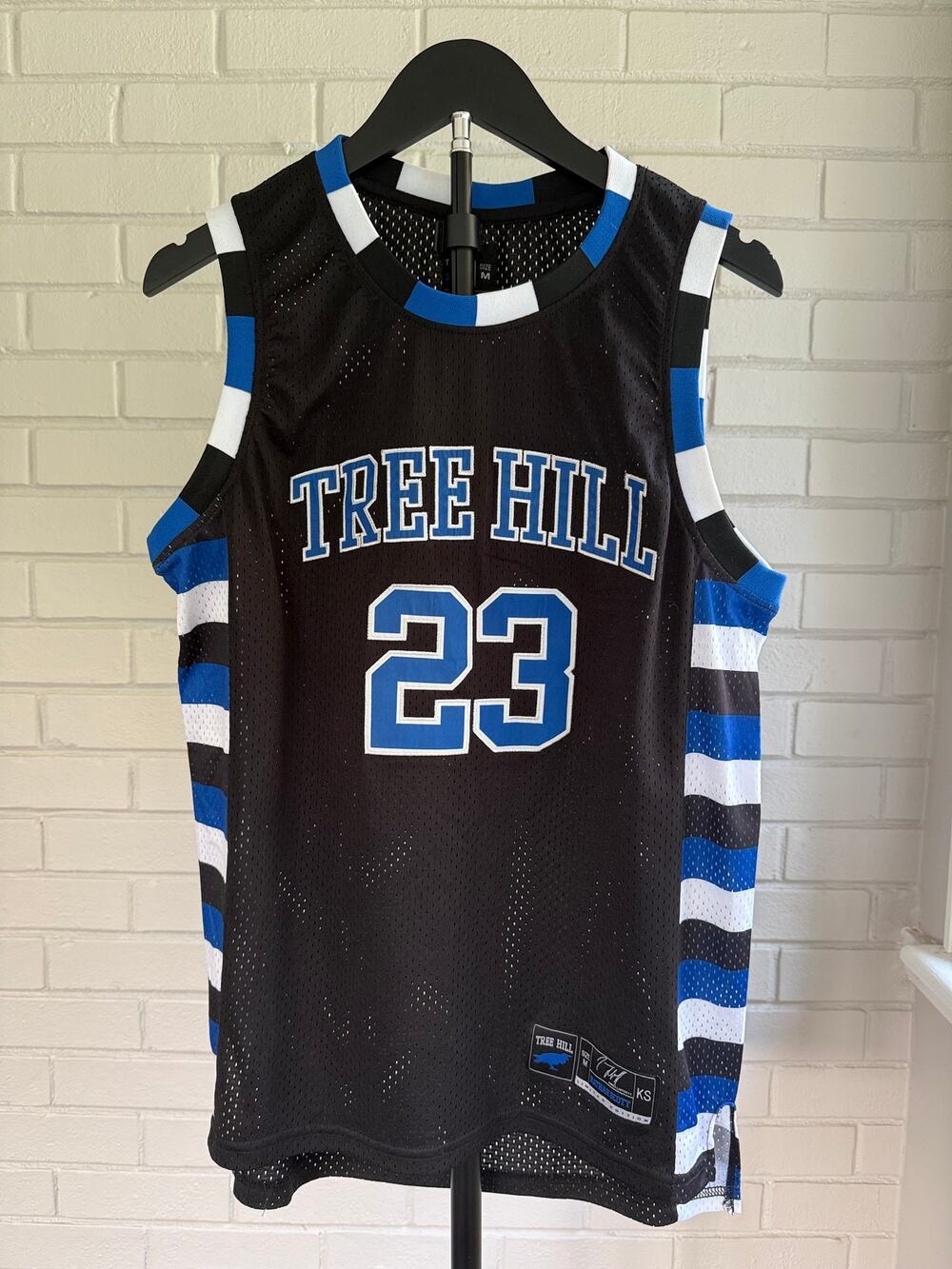 James Lafferty Signed Tree Hill Nathan Scott #23 Limited Edition Jersey M - Picture 1 of 6